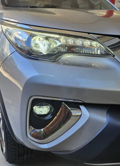 TOYOTA Hilux SW4 2.8 16V 4P SRX 4X4 7 LUGARES TURBO DIESEL AUTOMTICO, Foto 11