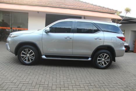 TOYOTA Hilux SW4 2.8 16V 4P SRX 4X4 7 LUGARES TURBO DIESEL AUTOMTICO, Foto 4