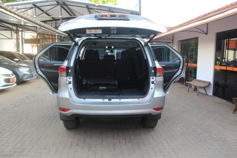 TOYOTA Hilux SW4 2.8 16V 4P SRX 4X4 7 LUGARES TURBO DIESEL AUTOMTICO, Foto 7