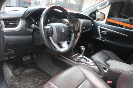 TOYOTA Hilux SW4 2.8 16V 4P SRX 4X4 7 LUGARES TURBO DIESEL AUTOMTICO, Foto 11