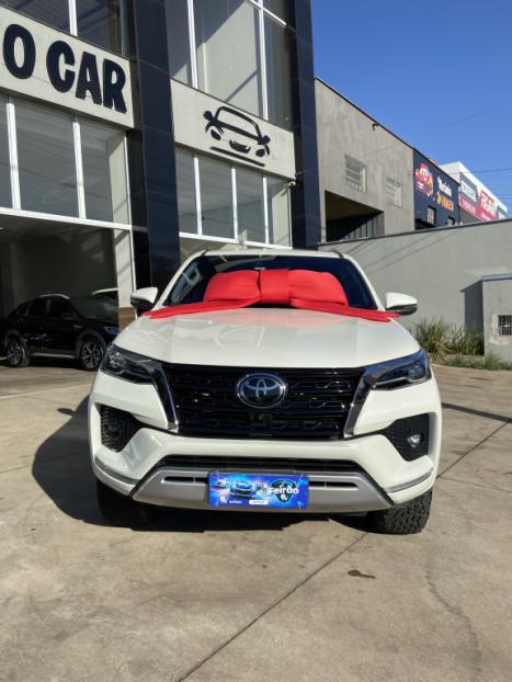 TOYOTA Hilux SW4 2.8 16V 4P SRX 4X4 7 LUGARES TURBO DIESEL AUTOMTICO, Foto 2