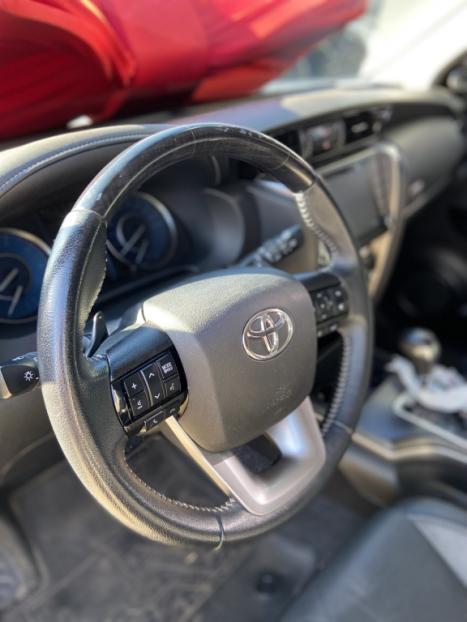 TOYOTA Hilux SW4 2.8 16V 4P SRX 4X4 7 LUGARES TURBO DIESEL AUTOMTICO, Foto 4