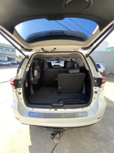 TOYOTA Hilux SW4 2.8 16V 4P SRX 4X4 7 LUGARES TURBO DIESEL AUTOMTICO, Foto 12