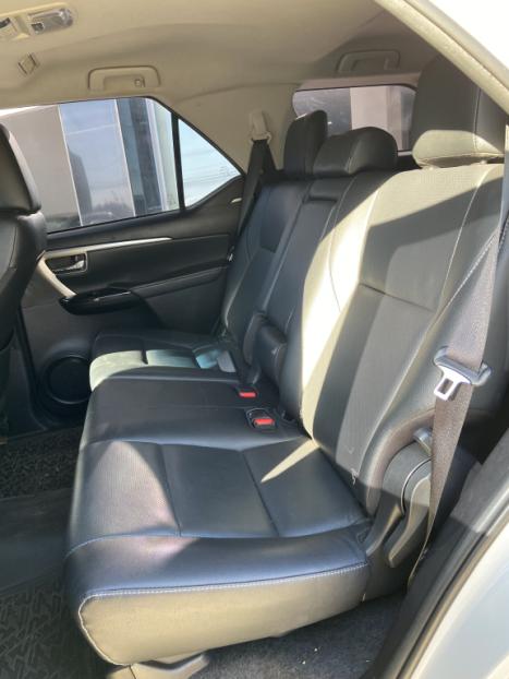 TOYOTA Hilux SW4 2.8 16V 4P SRX 4X4 7 LUGARES TURBO DIESEL AUTOMTICO, Foto 14