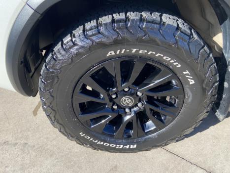 TOYOTA Hilux SW4 2.8 16V 4P SRX 4X4 7 LUGARES TURBO DIESEL AUTOMTICO, Foto 23