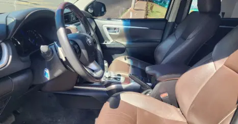 TOYOTA Hilux SW4 2.8 16V 4P SRX 4X4 7 LUGARES TURBO DIESEL AUTOMTICO, Foto 8