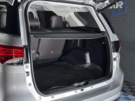 TOYOTA Hilux SW4 2.8 4P SRX 4X4 TURBO DIESEL AUTOMTICO, Foto 4