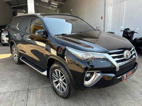 TOYOTA Hilux SW4 2.8 16V 4P SRX 4X4 7 LUGARES TURBO DIESEL AUTOMTICO, Foto 3