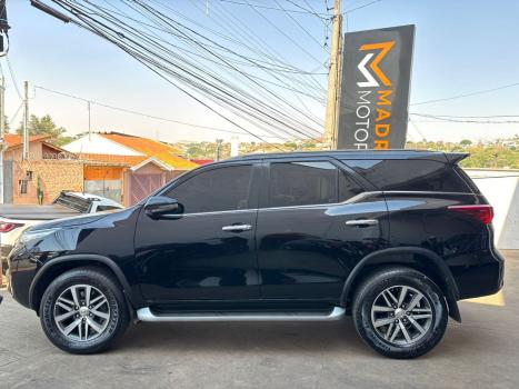 TOYOTA Hilux SW4 2.8 16V 4P SRX 4X4 7 LUGARES TURBO DIESEL AUTOMTICO, Foto 6