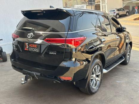 TOYOTA Hilux SW4 2.8 16V 4P SRX 4X4 7 LUGARES TURBO DIESEL AUTOMTICO, Foto 8