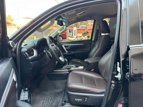 TOYOTA Hilux SW4 2.8 16V 4P SRX 4X4 7 LUGARES TURBO DIESEL AUTOMTICO, Foto 12