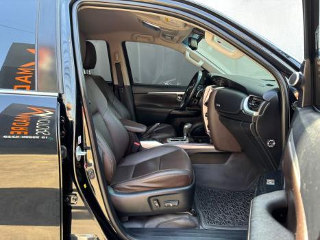 TOYOTA Hilux SW4 2.8 16V 4P SRX 4X4 7 LUGARES TURBO DIESEL AUTOMTICO, Foto 13