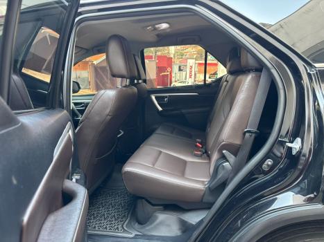 TOYOTA Hilux SW4 2.8 16V 4P SRX 4X4 7 LUGARES TURBO DIESEL AUTOMTICO, Foto 14