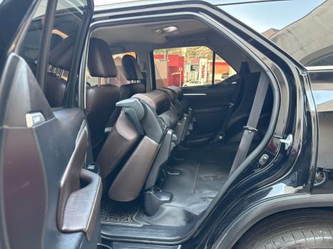 TOYOTA Hilux SW4 2.8 16V 4P SRX 4X4 7 LUGARES TURBO DIESEL AUTOMTICO, Foto 16