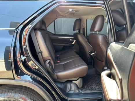 TOYOTA Hilux SW4 2.8 16V 4P SRX 4X4 7 LUGARES TURBO DIESEL AUTOMTICO, Foto 17