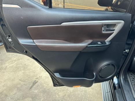 TOYOTA Hilux SW4 2.8 16V 4P SRX 4X4 7 LUGARES TURBO DIESEL AUTOMTICO, Foto 19