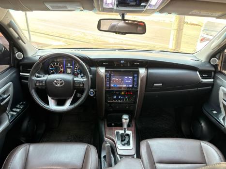 TOYOTA Hilux SW4 2.8 16V 4P SRX 4X4 7 LUGARES TURBO DIESEL AUTOMTICO, Foto 20