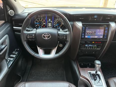 TOYOTA Hilux SW4 2.8 16V 4P SRX 4X4 7 LUGARES TURBO DIESEL AUTOMTICO, Foto 21