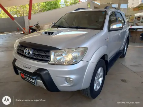 TOYOTA Hilux SW4 3.0 16V 4P SRV 4X4 7 LUGARES TURBO DIESEL AUTOMTICO, Foto 3