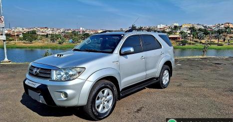 TOYOTA Hilux SW4 3.0 16V 4P SRV 4X4 7 LUGARES TURBO DIESEL AUTOMTICO, Foto 15