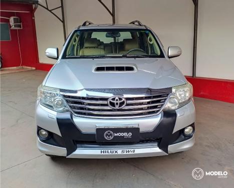 TOYOTA Hilux SW4 3.0 16V 4P SRV 4X4 7 LUGARES TURBO DIESEL AUTOMTICO, Foto 6