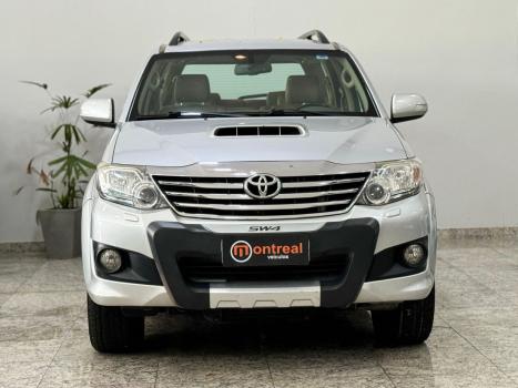 TOYOTA Hilux SW4 3.0 16V 4P SRV 4X4 7 LUGARES TURBO DIESEL AUTOMTICO, Foto 2