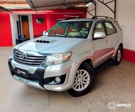 TOYOTA Hilux SW4 3.0 16V 4P SRV 4X4 7 LUGARES TURBO DIESEL AUTOMTICO, Foto 2