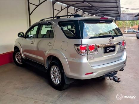 TOYOTA Hilux SW4 3.0 16V 4P SRV 4X4 7 LUGARES TURBO DIESEL AUTOMTICO, Foto 4