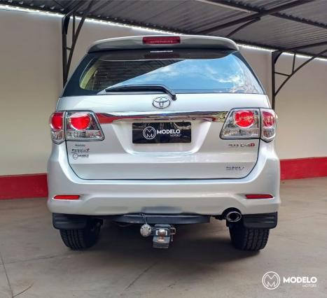 TOYOTA Hilux SW4 3.0 16V 4P SRV 4X4 7 LUGARES TURBO DIESEL AUTOMTICO, Foto 5