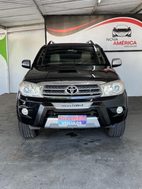 TOYOTA Hilux SW4 3.0 16V 4P SRV 4X4 7 LUGARES TURBO DIESEL AUTOMTICO, Foto 2