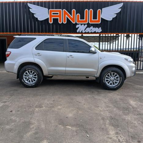 TOYOTA Hilux SW4 3.0 16V 4P SRV 4X4 7 LUGARES TURBO DIESEL AUTOMTICO, Foto 3