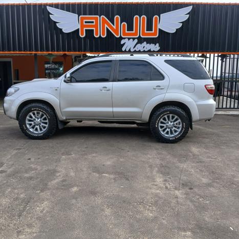 TOYOTA Hilux SW4 3.0 16V 4P SRV 4X4 7 LUGARES TURBO DIESEL AUTOMTICO, Foto 4