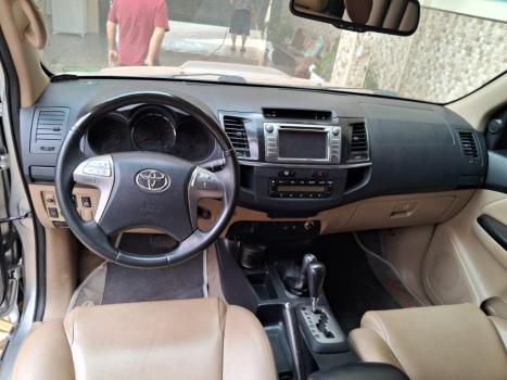 TOYOTA Hilux SW4 3.0 16V 4P SRV 4X4 TURBO DIESEL AUTOMTICO, Foto 4
