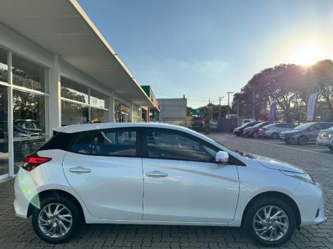 TOYOTA Yaris Hatch 1.5 16V 4P FLEX XS MULTIDRIVE AUTOMTICO CVT, Foto 4