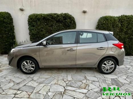 TOYOTA Yaris Hatch 1.5 16V 4P FLEX XL PLUS CONNECT MULTIDRIVE AUTOMTICO CVT, Foto 3