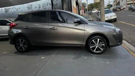 TOYOTA Yaris Hatch 1.3 16V 4P FLEX XL PLUS TECH MULTIDRIVE AUTOMTICO CVT, Foto 8