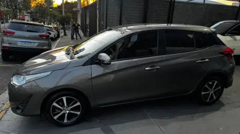 TOYOTA Yaris Hatch 1.3 16V 4P FLEX XL PLUS TECH MULTIDRIVE AUTOMTICO CVT, Foto 9