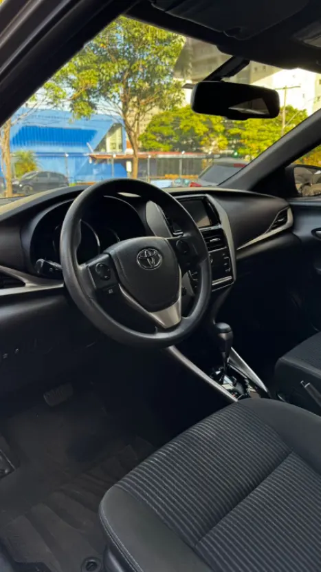 TOYOTA Yaris Hatch 1.3 16V 4P FLEX XL PLUS TECH MULTIDRIVE AUTOMTICO CVT, Foto 10