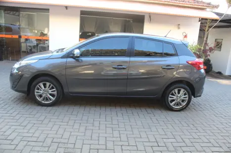 TOYOTA Yaris Hatch 1.5 16V 4P FLEX XL PLUS CONNECT MULTIDRIVE AUTOMTICO CVT, Foto 10