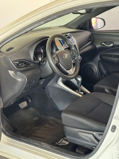 TOYOTA Yaris Hatch 1.3 16V 4P FLEX XL PLUS TECH MULTIDRIVE AUTOMTICO CVT, Foto 7