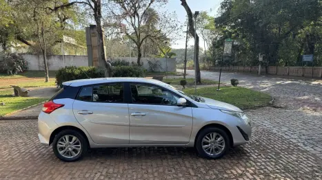 TOYOTA Yaris Hatch 1.5 16V 4P FLEX XL PLUS CONNECT MULTIDRIVE AUTOMTICO CVT, Foto 8
