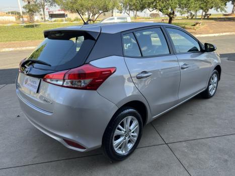 TOYOTA Yaris Hatch 1.3 16V 4P FLEX XL MULTIDRIVE AUTOMTICO CVT, Foto 4