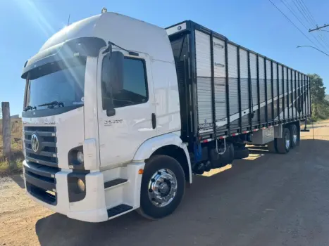VOLKSWAGEN 24-280 CONSTELLATION 6x2, Foto 1