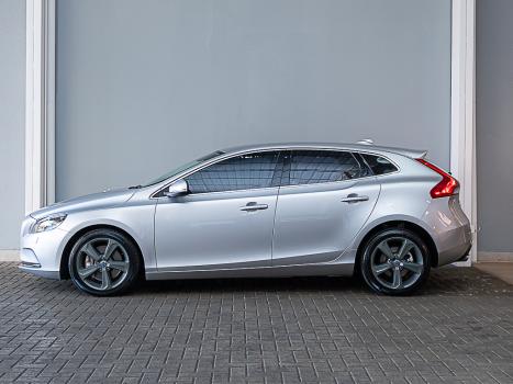 VOLVO V40 2.0 4P T4 MOMENTUM TURBO AUTOMTICO, Foto 4