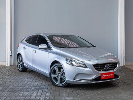 VOLVO V40 2.0 4P T4 MOMENTUM TURBO AUTOMTICO, Foto 1