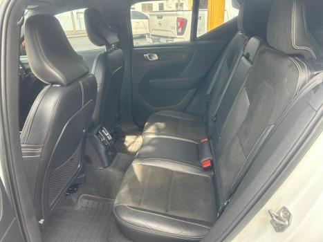VOLVO XC40 1.5 16V 4P T5 RECHARGE HBRIDO R-DESIGN GEARTRONIC AUTOMTICO, Foto 12