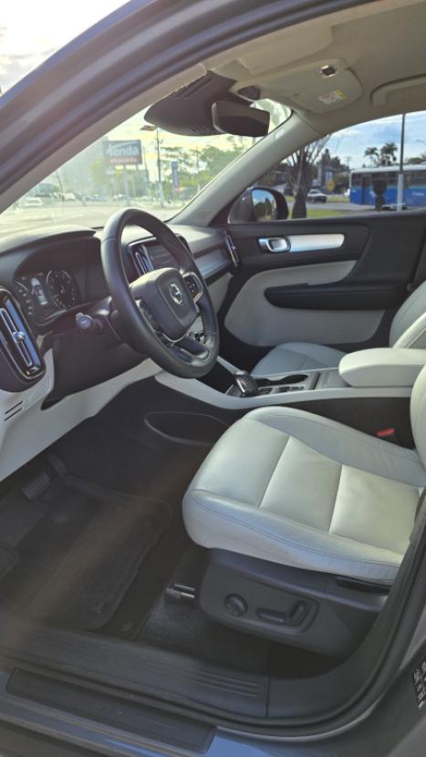 VOLVO XC40 2.0 16V 4P T5 TURBO MOMENTUM AWD GEARTRONIC AUTOMTICO, Foto 2