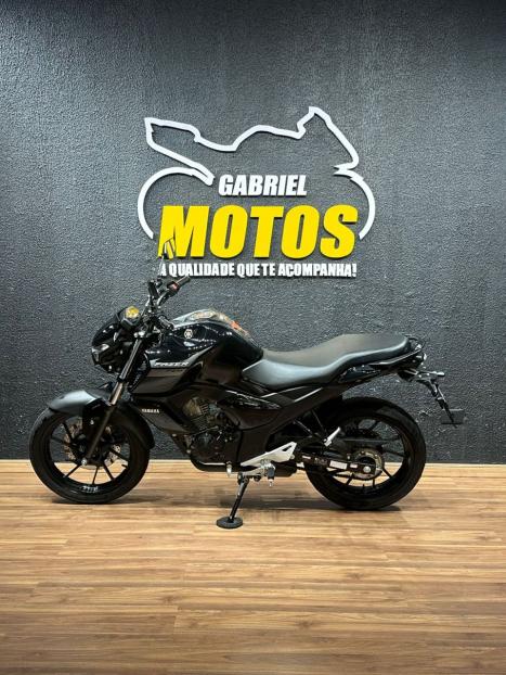 YAMAHA FZ 15 Fazer ABS, Foto 2
