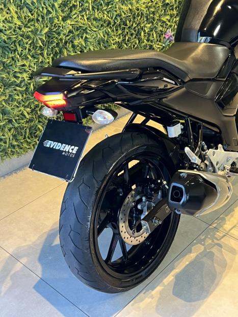 YAMAHA FZ 15 Fazer ABS, Foto 3