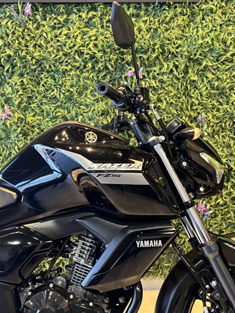 YAMAHA FZ 15 Fazer ABS, Foto 4